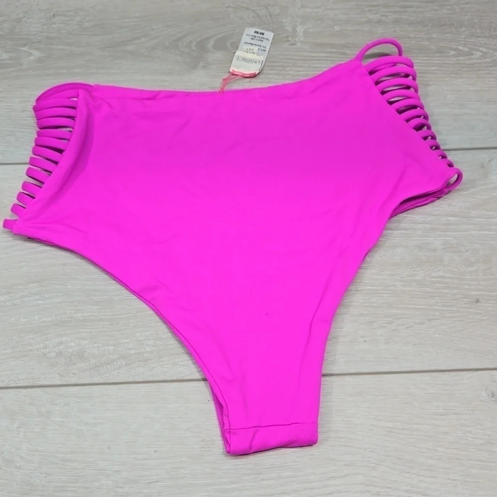 NWOT L Space Women Bitsy cut Swim bottom sz M